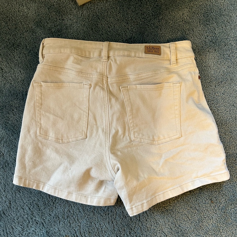 L.L. Bean Cream Women's Denim Shorts - Back Pocket Style